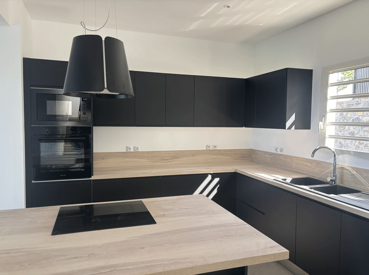 Cuisine design noir et bois